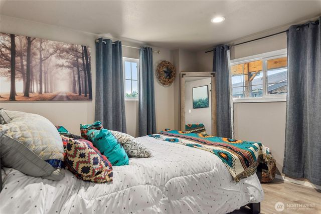 111 Jaybird Lane, Brinnon, WA 98320