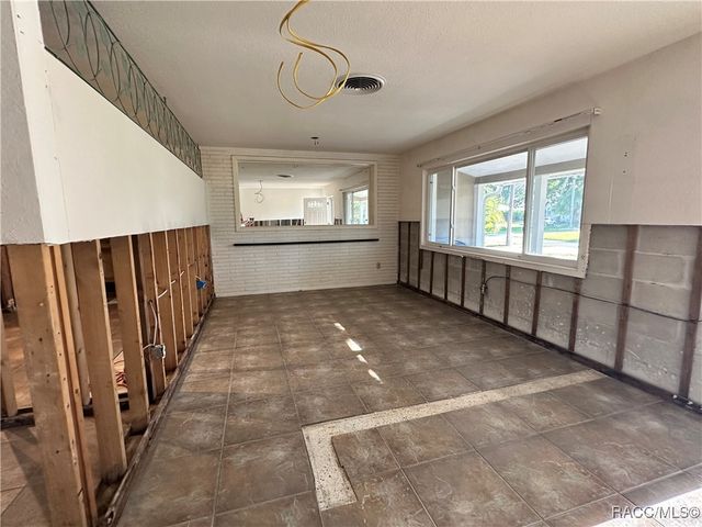 1203 SE Kings Bay Drive, Crystal River, FL 34429