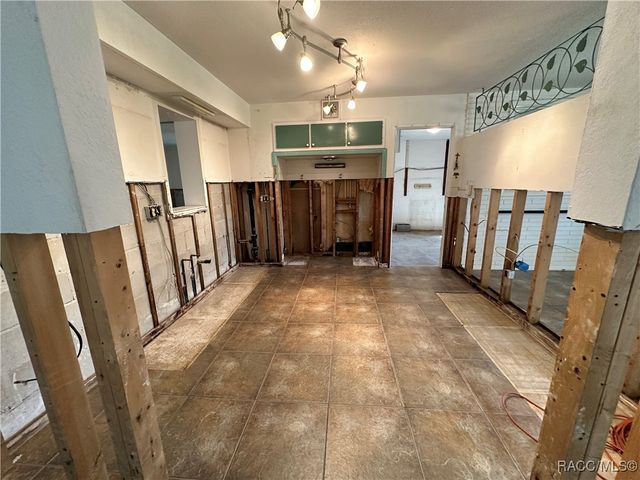 1203 SE Kings Bay Drive, Crystal River, FL 34429