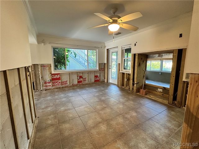 1203 SE Kings Bay Drive, Crystal River, FL 34429