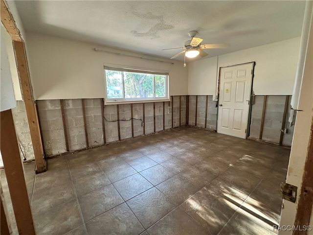 1203 SE Kings Bay Drive, Crystal River, FL 34429