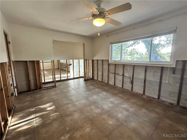 1203 SE Kings Bay Drive, Crystal River, FL 34429