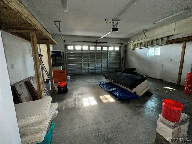 1203 SE Kings Bay Drive, Crystal River, FL 34429