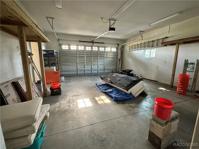 1203 SE Kings Bay Drive, Crystal River, FL 34429