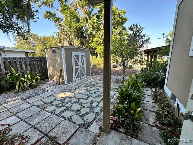 1203 SE Kings Bay Drive, Crystal River, FL 34429