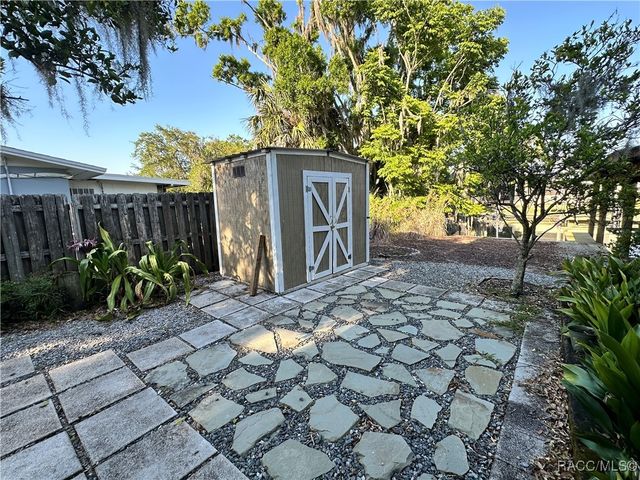 1203 SE Kings Bay Drive, Crystal River, FL 34429