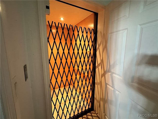 1203 SE Kings Bay Drive, Crystal River, FL 34429