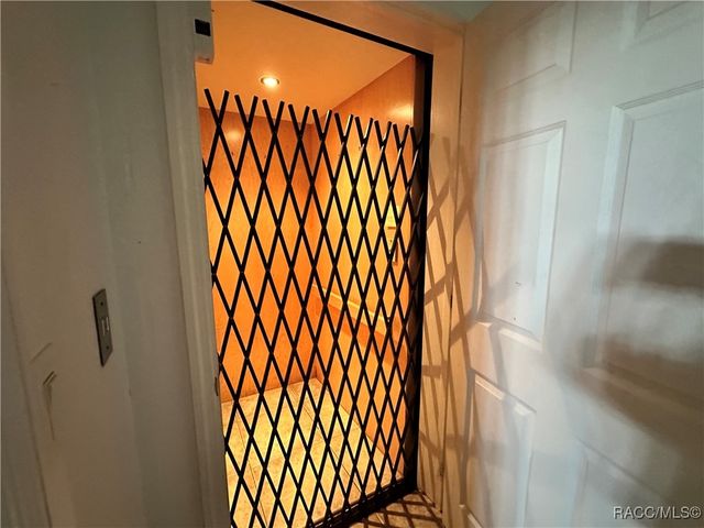 1203 SE Kings Bay Drive, Crystal River, FL 34429