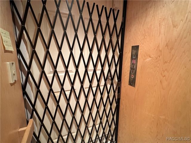 1203 SE Kings Bay Drive, Crystal River, FL 34429