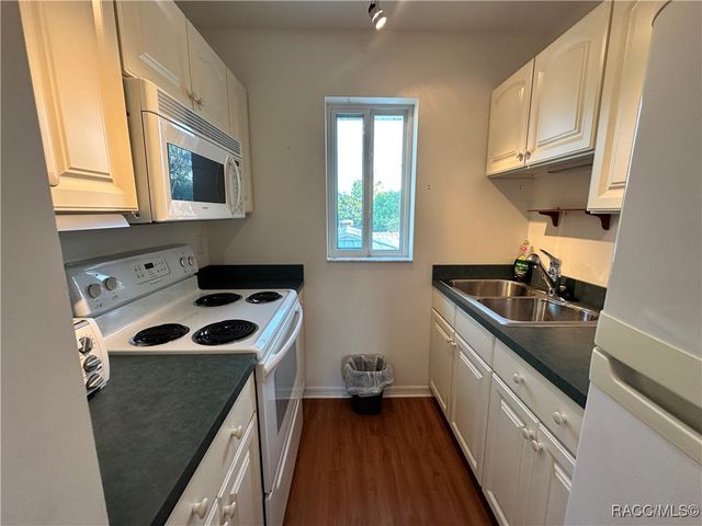 1203 SE Kings Bay Drive, Crystal River, FL 34429