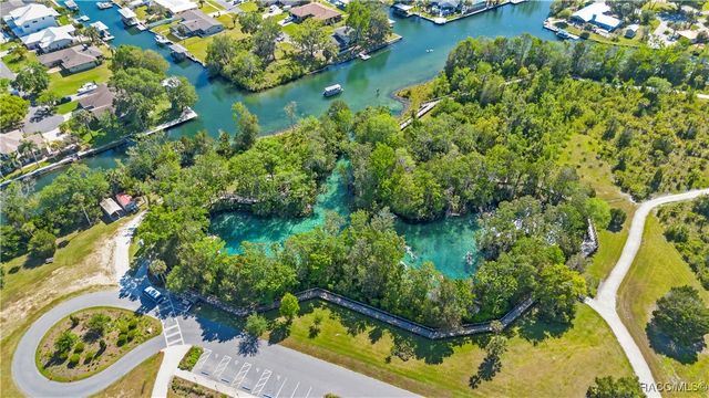 1203 SE Kings Bay Drive, Crystal River, FL 34429