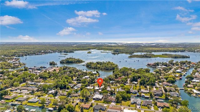 1203 SE Kings Bay Drive, Crystal River, FL 34429