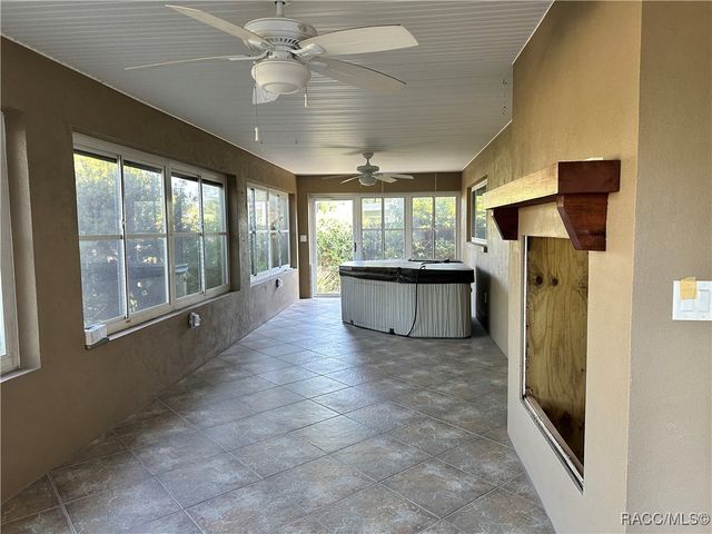 1203 SE Kings Bay Drive, Crystal River, FL 34429