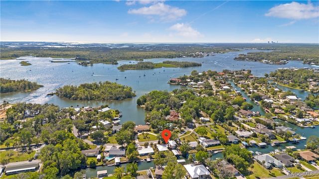 1203 SE Kings Bay Drive, Crystal River, FL 34429