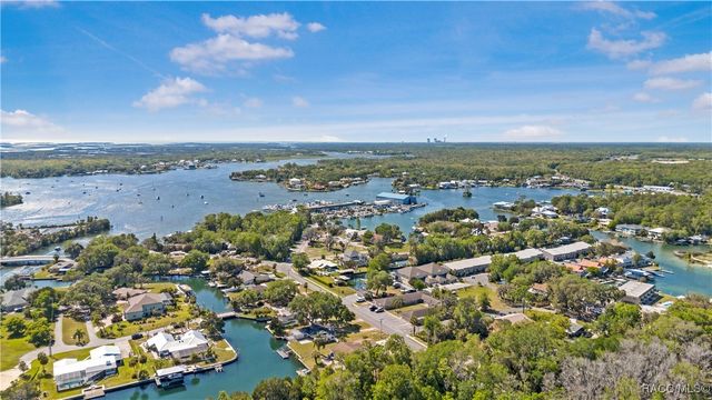 1203 SE Kings Bay Drive, Crystal River, FL 34429