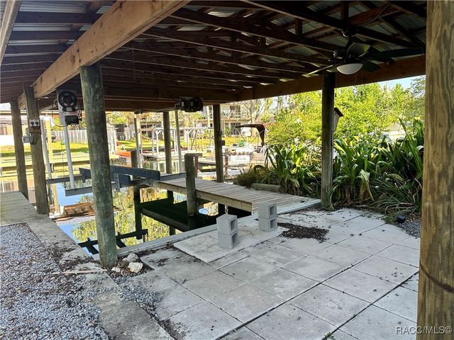 1203 SE Kings Bay Drive, Crystal River, FL 34429