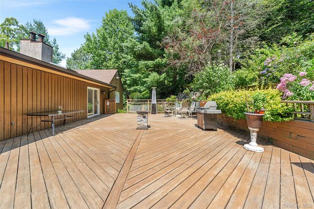 23 Medford Lane, Scarsdale, NY 10583