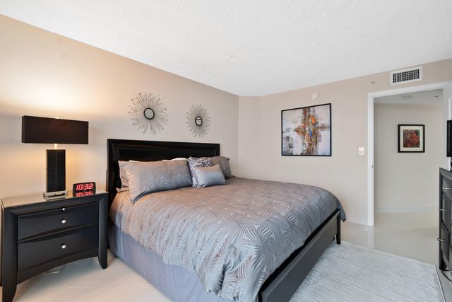 3000 N Ocean Drive 26-B, Singer Island, FL 33404