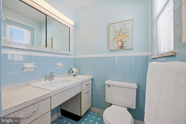 1304 VALLEY RD, Glen Mills, PA 19342