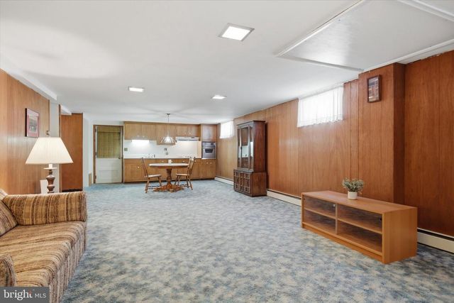 1304 VALLEY RD, Glen Mills, PA 19342