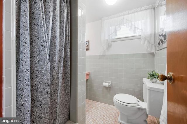 1304 VALLEY RD, Glen Mills, PA 19342