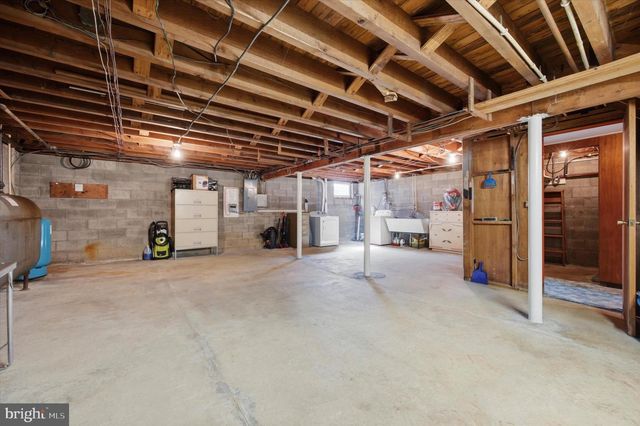 1304 VALLEY RD, Glen Mills, PA 19342