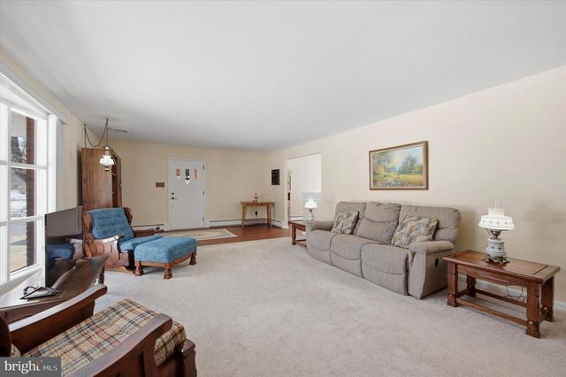 1304 VALLEY RD, Glen Mills, PA 19342