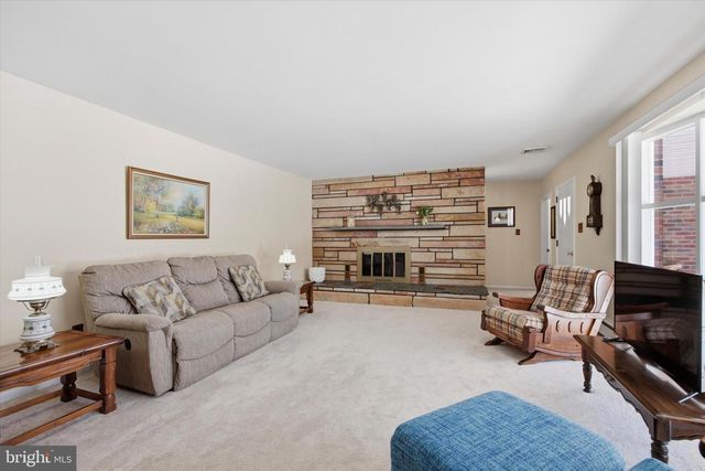 1304 VALLEY RD, Glen Mills, PA 19342