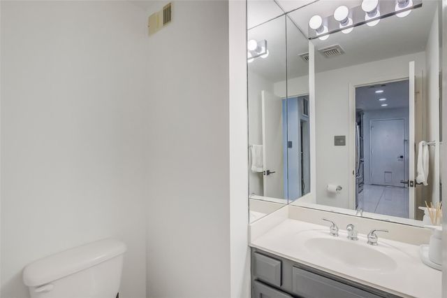 1112 Bering Drive 64, Houston, TX 77057