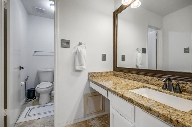 1112 Bering Drive 64, Houston, TX 77057