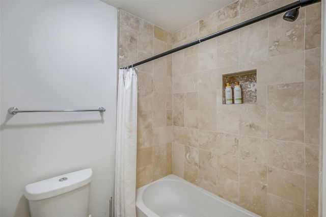 1112 Bering Drive 64, Houston, TX 77057