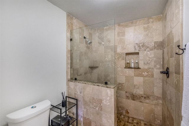 1112 Bering Drive 64, Houston, TX 77057