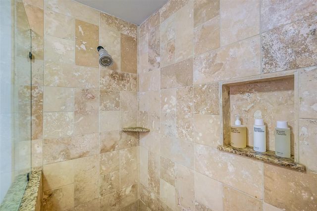 1112 Bering Drive 64, Houston, TX 77057