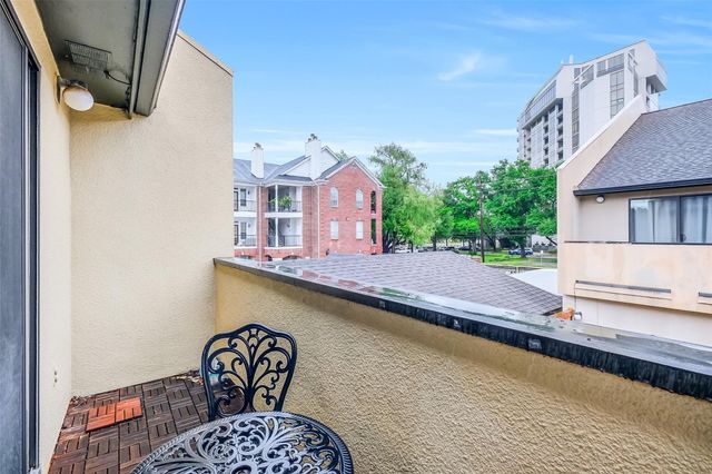 1112 Bering Drive 64, Houston, TX 77057