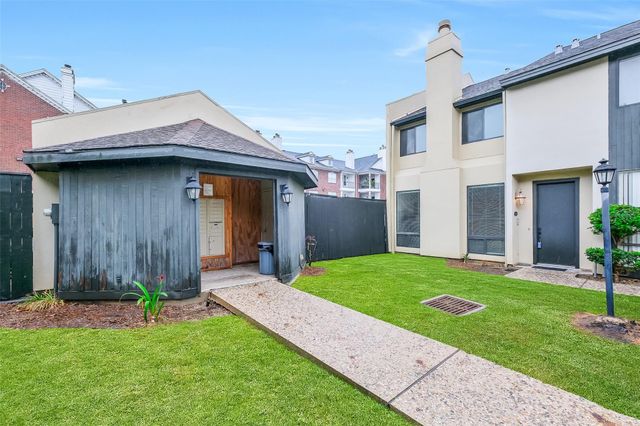 1112 Bering Drive 64, Houston, TX 77057