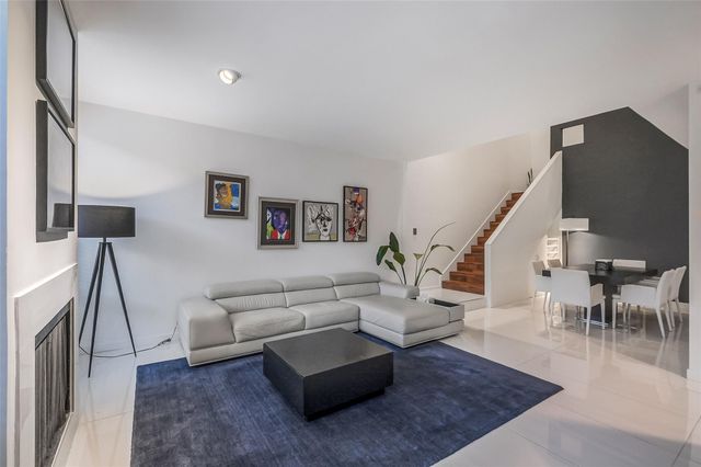 1112 Bering Drive 64, Houston, TX 77057