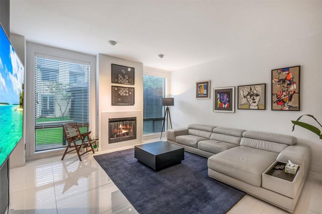 1112 Bering Drive 64, Houston, TX 77057