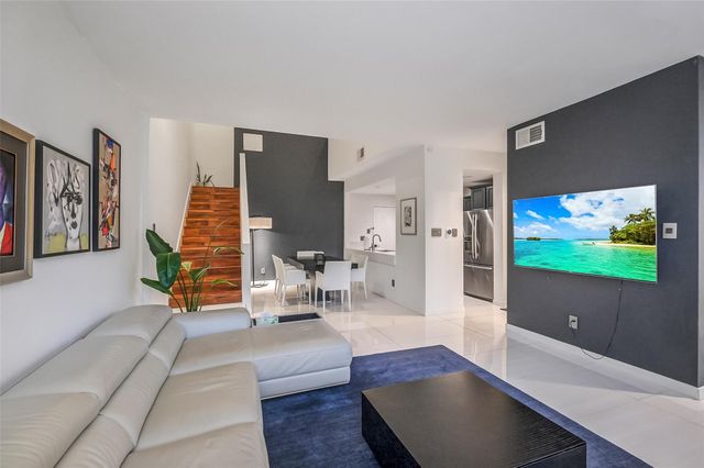 1112 Bering Drive 64, Houston, TX 77057