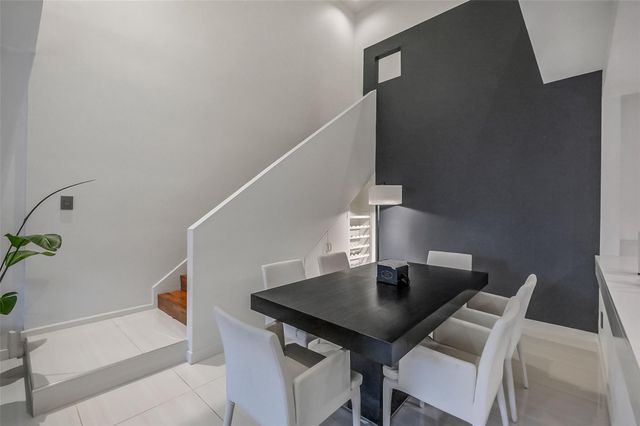 1112 Bering Drive 64, Houston, TX 77057