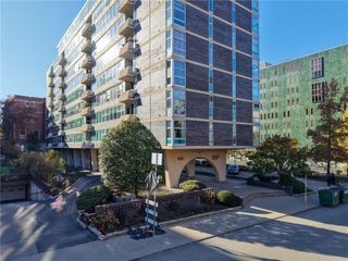 552 N Neville St PH2, Oakland, PA 15213