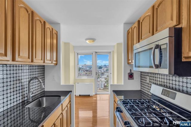 6600 Boulevard East 11E, West New York, NJ 07093