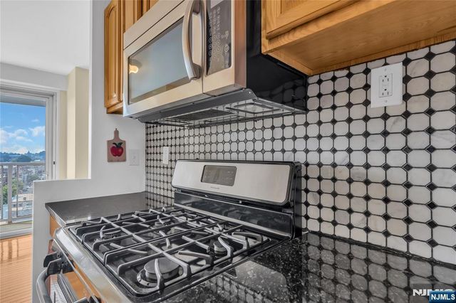 6600 Boulevard East 11E, West New York, NJ 07093