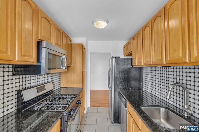 6600 Boulevard East 11E, West New York, NJ 07093