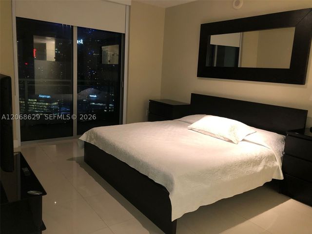 90 SW 3rd St 3802, Miami, FL 33130