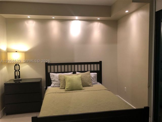 90 SW 3rd St 3802, Miami, FL 33130