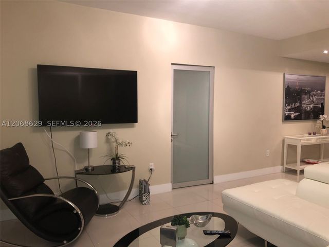 90 SW 3rd St 3802, Miami, FL 33130