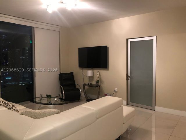 90 SW 3rd St 3802, Miami, FL 33130