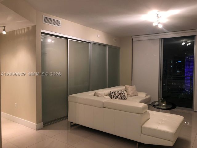 90 SW 3rd St 3802, Miami, FL 33130