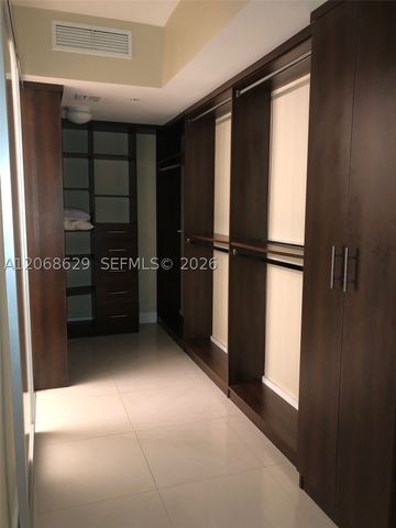 90 SW 3rd St 3802, Miami, FL 33130