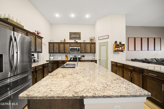 337 Fray Olguin Court, Socorro, TX 79927